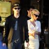 Pamela Anderson fait du shopping avec ses fils, Brandon et Dylan, chez Barneys New York à Beverly Hills, le 5 février 2014.
