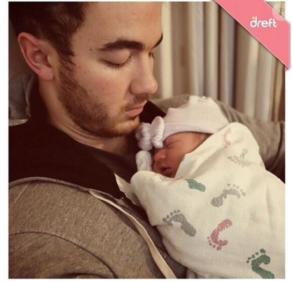 Kevin Jonas et sa fille Alena Rose, félicité par la marque Dreft. Février 2014.
