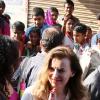 Valérie Trierweiler a visité le bidonville de Mandala à Bombay aux côtés de l'association humanitaire "Action contre la faim" lors de son voyage en Inde. Le 28 janvier 2014.