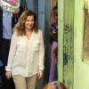 Valérie Trierweiler a visité le bidonville de Mandala à Bombay aux côtés de l'association humanitaire "Action contre la faim" lors de son voyage en Inde. Le 28 janvier 2014.