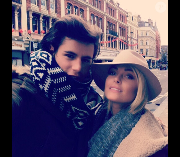 Caroline Receveur et son chéri Lucas profitent d'un week-end en amoureux à Londres. Janvier 2014.