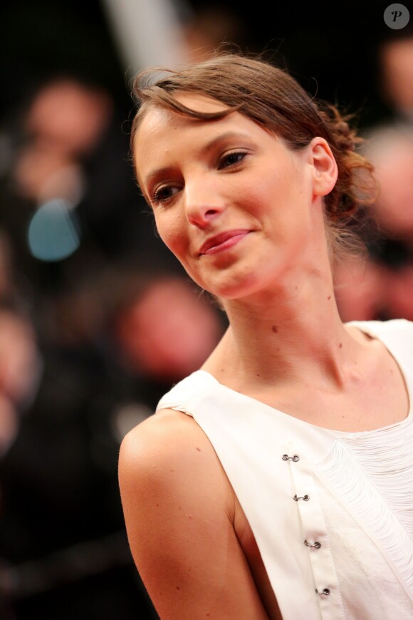 Elodie Varlet - Montée des marches lors du 65e Festival de Cannes, le 22 mai 2012.