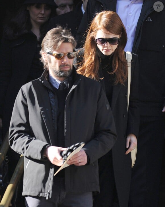 Julianne Moore et son mari Bart Freundlich lors des obsèques de l'acteur Philip Seymour Hoffman en l’église St. Ignatius de Loyola à New York, le 7 février 2014. Philip Seymour Hoffman est mort le 2 février 2014.