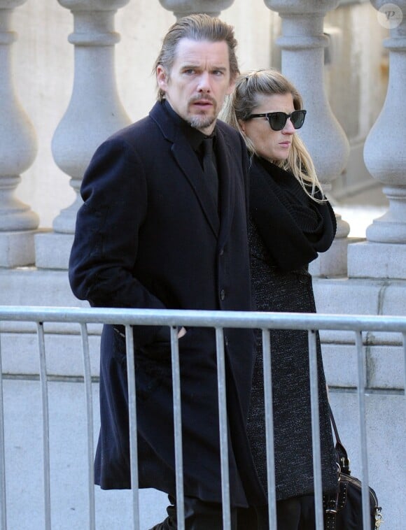 Ethan Hawke et sa femme Ryan Hawke lors des obsèques de l'acteur Philip Seymour Hoffman en l’église St. Ignatius de Loyola à New York, le 7 février 2014. Philip Seymour Hoffman est mort le 2 février 2014.