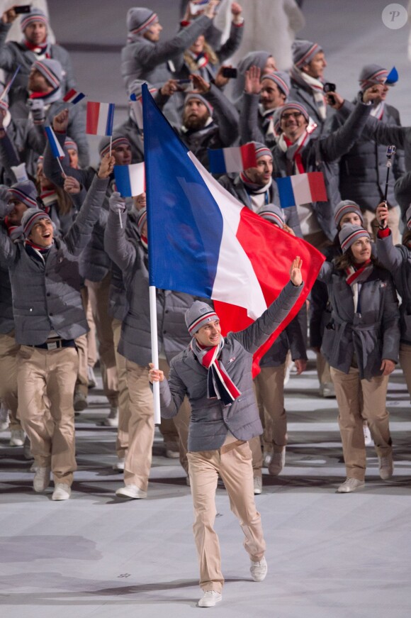 La délégation française, menée par le skieur Jason Lamy-Chappuis, pénètre dans le stade olympique de Fisht - Cérémonie d'ouverture des Jeux olympiques de Stochi, le 7 février 2014.