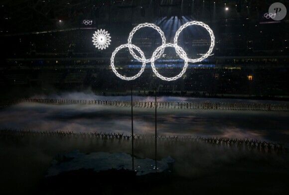 Petit loupé du côté des anneaux olympiques - Cérémonie d'ouverture des Jeux Olympiques de Stochi, le 7 février 2014.