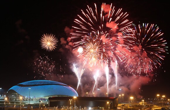 Feux d'artifices - Cérémonie d'ouverture des XXIIème jeux olympiques d'hiver à Sotchi en Russie le 7 février 2014.  ITAR-TASS: SOCHI, RUSSIA. FEBRUARY 7, 2014. Fireworks go off over the Fisht Olympic Stadium during the opening ceremony of the Sochi 2014 Olympic Games. (Photo ITAR-TASS/ Sergei Fadeichev)08/02/2014 - Sotchi