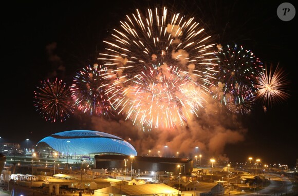 Feux d'artifices - Cérémonie d'ouverture des XXIIème jeux olympiques d'hiver à Sotchi en Russie le 7 février 2014.  ITAR-TASS: SOCHI, RUSSIA. FEBRUARY 7, 2014. Fireworks go off over the Fisht Olympic Stadium during the opening ceremony of the Sochi 2014 Olympic Games. (Photo ITAR-TASS/ Sergei Fadeichev)08/02/2014 - Sotchi