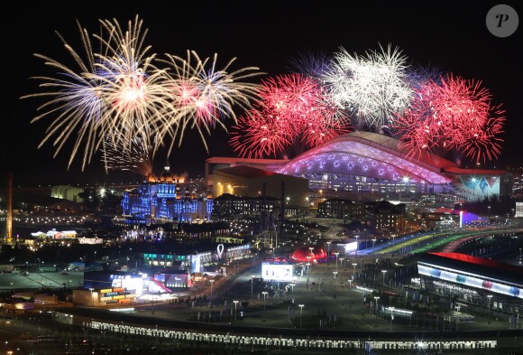 Feux d'artifice lors de la cérémonie d'ouverture des XXIIème jeux olympiques d'hiver à Sotchi en Russie le 7 février 2014.  ITAR-TASS: SOCHI, RUSSIA. FEBRUARY 7, 2014. Fireworks go off over the Fisht Olympic Stadium during the opening ceremony of the Sochi 2014 Olympic Games. (Photo ITAR-TASS/ Artyom Korotayev)08/02/2014 - Sotchi