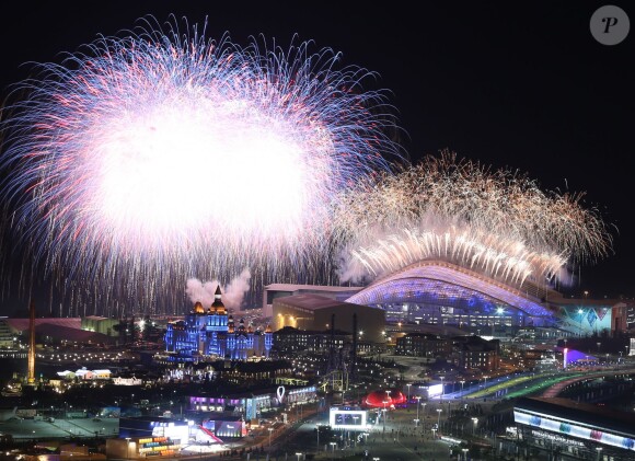 Feux d'artifice lors de la cérémonie d'ouverture des XXIIème jeux olympiques d'hiver à Sotchi en Russie le 7 février 2014.  ITAR-TASS: SOCHI, RUSSIA. FEBRUARY 7, 2014. Fireworks go off over the Fisht Olympic Stadium during the opening ceremony of the Sochi 2014 Olympic Games. (Photo ITAR-TASS/ Artyom Korotayev)08/02/2014 - Sotchi