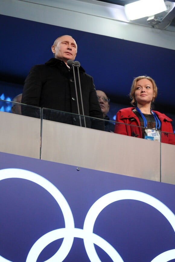 Le president Russe Valdimir Poutine et Irina Skvortsova - Cérémonie d'ouverture des XXIIème jeux olympiques d'hiver à Sotchi en Russie le 7 février 2014.  ITAR-TASS: SOCHI, RUSSIA. FEBRUARY 7, 2014. Russia's President Vladimir Putin (L) and bobsleigh racer Irina Skvortsova attend the opening ceremony of the Sochi 2014 Olympic Games, at the Fisht Olympic Stadium. (Photo ITAR-TASS/ Mikhail Klimentyev)08/02/2014 - Sotchi