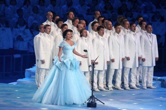 Anna Netrebko - Cérémonie d'ouverture des XXIIème jeux olympiques d'hiver à Sotchi en Russie le 7 février 2014.  ITAR-TASS: SOCHI, RUSSIA. FEBRUARY 7, 2014. Soprano Anna Netrebko (C) performing the Olympic anthem during the opening ceremony of the Sochi 2014 Olympic Games at the Fisht Olympic Stadium. (Photo ITAR-TASS/ Stanislav Krasilnikov)08/02/2014 - Sotchi