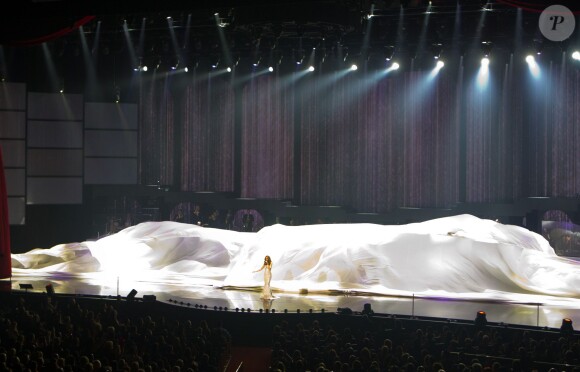 Céline Dion sur la scène du Colosseum du Caesars Palace à Las Vegas, lors de son retour pour une seconde résidence permanente, le 15 mars 2011.