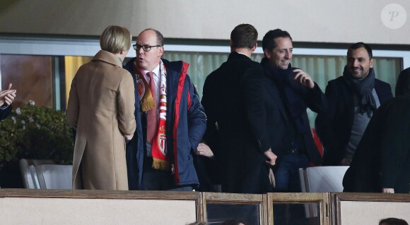 Le prince Albert II de Monaco était notamment en compagnie de Pierre Casiraghi et Gad Elmaleh lors du match ASM - PSG au Stade Louis-II le 9 février 2014, qui s'est soldé sur un match nul (1-1).