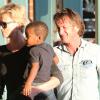 Charlize Theron, son fils Jackson et son nouveau compagnon Sean Penn à West Hollywood, le 22 janvier 2014.
