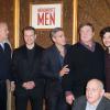 Jean Dujardin, Bill Muray, Matt Damon, George Clooney, John Goodman, Dimitri Leonidas et Harry Ettlinger (le héros de l'histoire vraie qui a inspiré le film) lors du photocall du film "Monuments Men" à l'hôtel Bristol à Paris le 12 février 2004.