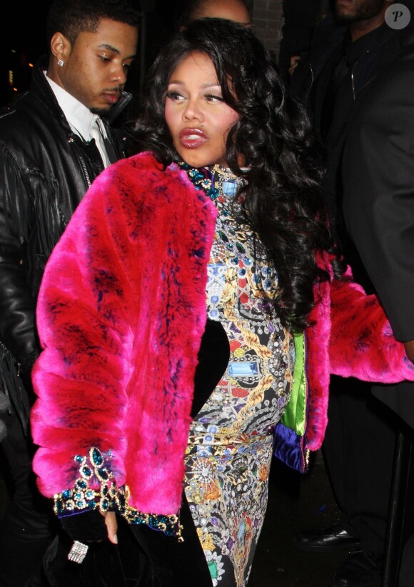 Lil'Kim, enceinte, au défilé "The Blonds" lors de la fashion week à New York, le 12 février 2014.