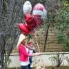 Tori Spelling et de deux ses enfants, prêts pour la Saint Valentin, à Los Angeles, le 13 février 2014.