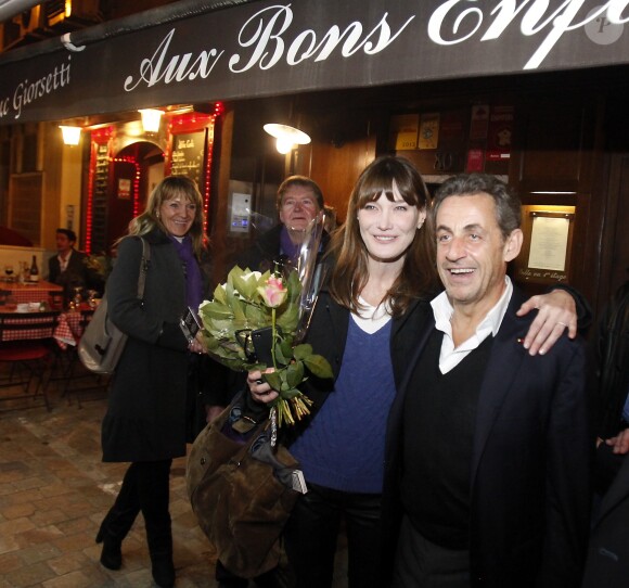 Exclusif Nicolas Sarkozy et sa femme Carla Bruni sont allés dîner au restaurant "Aux Bons Enfants" à Cannes pour fêter la Saint Valentin, après le concert de Carla Bruni au palais des festivals à Cannes. Le couple était accompagné du président du conseil général des Alpes-Maritimes Éric Ciotti et du député David Lisnard. Le 14 février 2014