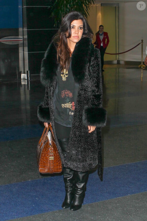 Kourtney Kardashian à l'aéroport JFK s'apprête à quitter New York. Le 17 février 2013.