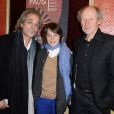 Titouan Lamazou et son fils Loup et Philippe Poupon lors de la générale de la pièce "Edith S." au théâtre Déjazet à Paris le 03 février 2014