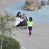 Camila Alves et ses enfants Levi, Vida et le petit Livingston s'amusent dans un parc de Los Angeles, le 19 février 2014.