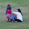 Camila Alves et ses enfants Levi, Vida et le petit Livingston s'amusent dans un parc de Los Angeles, le 19 février 2014.