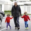 Matthew McConaughey emmène ses deux aînés au cinéma, Los Angeles, le 18 février 2014