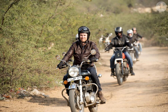 Denis Brogniart sur le tournage d'Automoto en Inde. Diffusion le 23 février 2014 à 10h10 sur TF1.