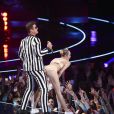 Robin Thicke et Miley Cyrus sur la scène des MTV Movie Awards à New York, le 25 août 2013.