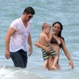 Robin Thicke, sa femme Paula Patton, et leur fils Julian en vacances à Miami, le 28 août 2013.
