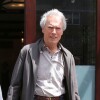 Clint Eastwood quitte son hôtel à New York, le 28 avril 2013.