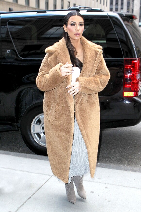 Kim Kardashian, de passage au centre commercial Saks Fifth Avenue à New York . Le 25 février 2014.