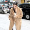 Kim Kardashian, de passage au centre commercial Saks Fifth Avenue à New York . Le 25 février 2014.