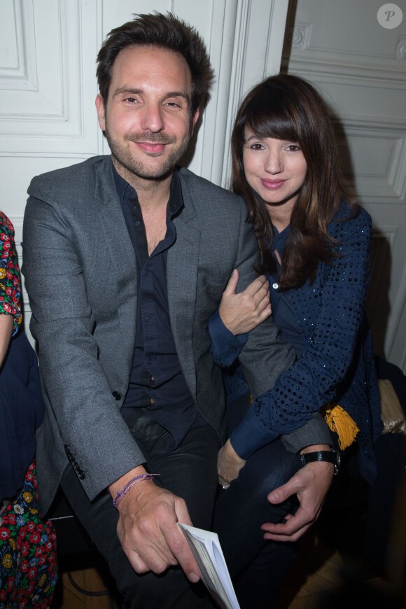 Christophe Michalak et sa femme Delphine McCarty (enceinte) assistent au défilé de mode "Alexis Mabille", collection prêt-à-porter Automne-Hiver 2014/2015, à Paris. Le 26 février 2014.