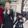 Mélonie Hennessy et sa fille au défilé de mode "Alexis Mabille", collection prêt-à-porter Automne-Hiver 2014/2015, à Paris. Le 26 février 2014.