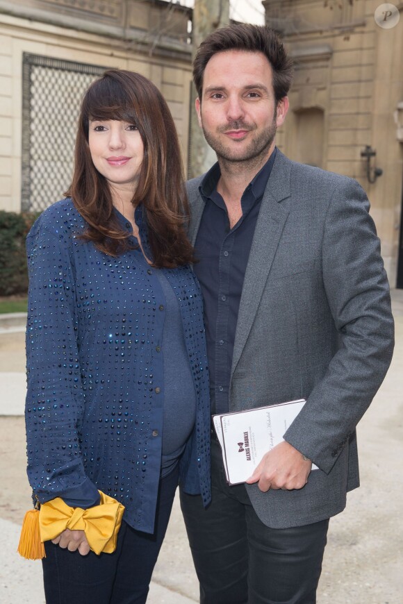Christophe Michalak et sa femme Delphine McCarty (enceinte) au défilé de mode "Alexis Mabille", collection prêt-à-porter Automne-Hiver 2014/2015, à Paris. Le 26 février 2014.