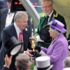 Le prince Andrew et sa mère la reine Elizabeth II le 20 juin 2013 lors du Royal Ascot