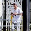 Jeremy Bieber, le père de Justin Bieber, arrive à la prison de Miami pour en sortir le jeune chanteur, le 23 janvier 2014.