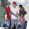 Justin Bieber avec son père Jeremy, la compagne de ce dernier Erin et leurs enfants, Jaxonet Jazmin, le 11 août 2012.