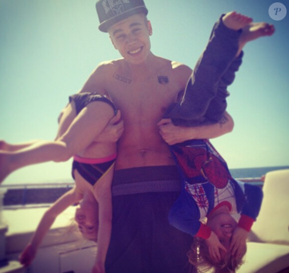 Justin Bieber avec son demi-frère et sa demi-soeur, Jaxon et Jazmin.