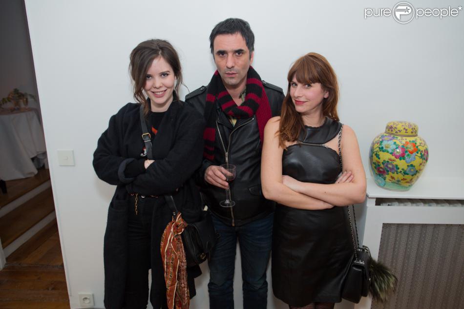 Lou Lesage, Samuel Benchetrit et Cécile Togni lors de la soirée de lancement de la collection Vogue Eyewear x Charlotte Ronson. Paris, le 25 février 2014.