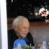 Michael Douglas et son père Kirk en plein déjeuner au E Baldi à Beverly Hills le 25 février 2014.