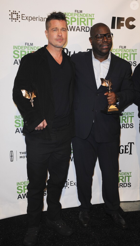 Brad Pitt et Steve McQueen honorés d'un prix lors des Film Independent Spirits Awards à Los Angeles le 1er mars 2014.