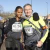 Karine le Marchand et Laurent Petitguillaume , au départ du Semi-Marathon de Paris pour l'association Naked Heat Foundation le 2 mars 2014