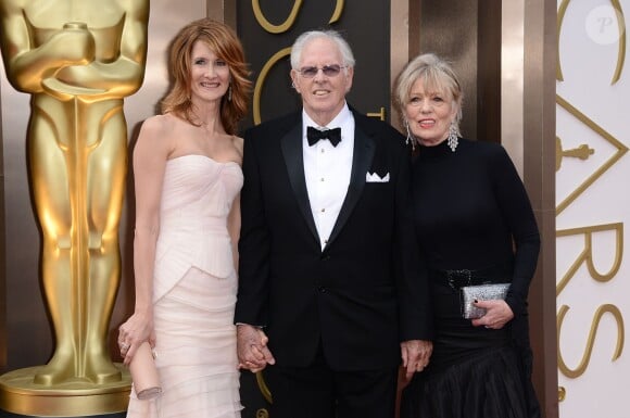 Laura Dern, son père Bruce Dern et Andrea Beckett lors de la 86e cérémonie des Oscars, Los Angeles, le 2 mars.