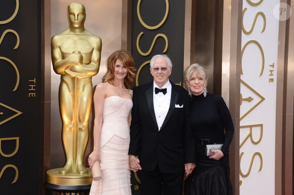Laura Dern, son père Bruce Dern et Andrea Beckett lors de la 86e cérémonie des Oscars, Los Angeles, le 2 mars.