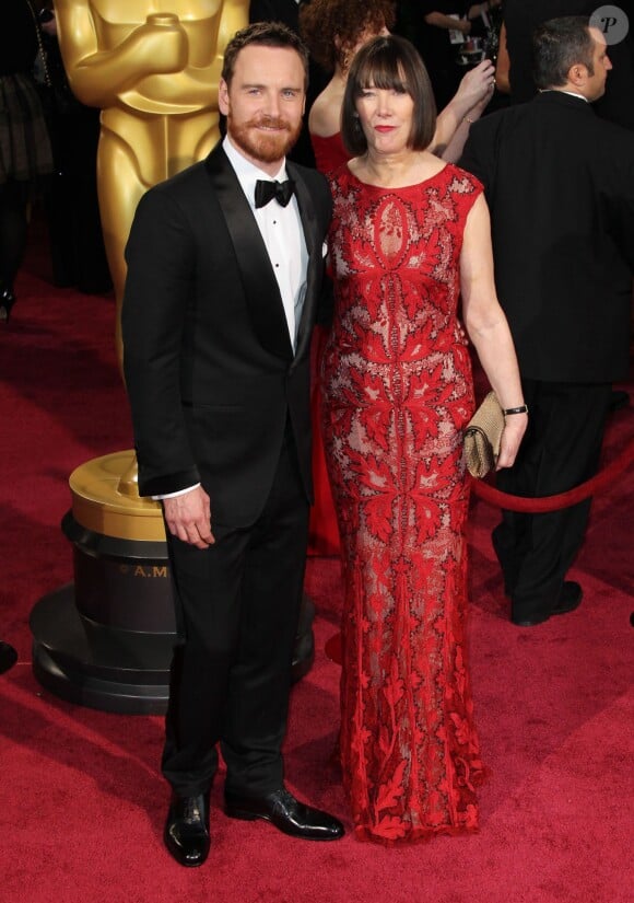 Michael Fassbender et sa mère Adele Fassbender lors de la 86e cérémonie des Oscars, Los Angeles, le 2 mars.