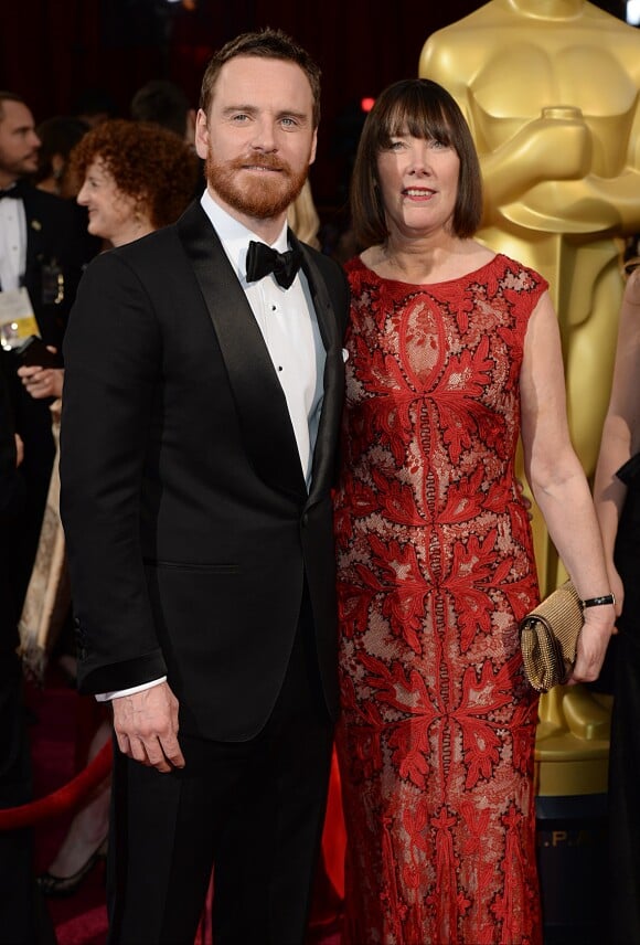 Michael Fassbender et sa mère Adele Fassbender lors de la 86e cérémonie des Oscars, Los Angeles, le 2 mars.