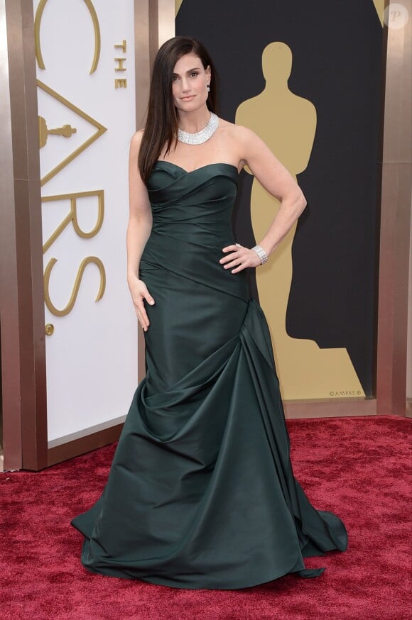 Idina Menzel sur le tapis rouge des Oscars le 2 mars 2014